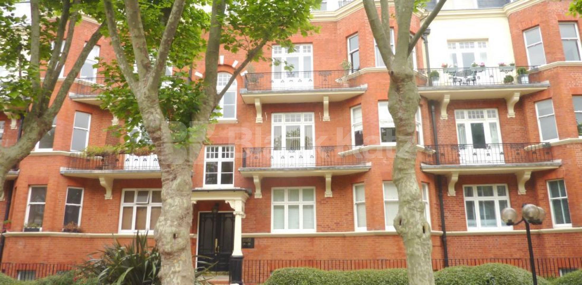 			LUXURY 3 BED 2 BATH!, 3 Bedroom, 1 bath, 1 reception Flat			 Elgin Ave, MAIDA VALE